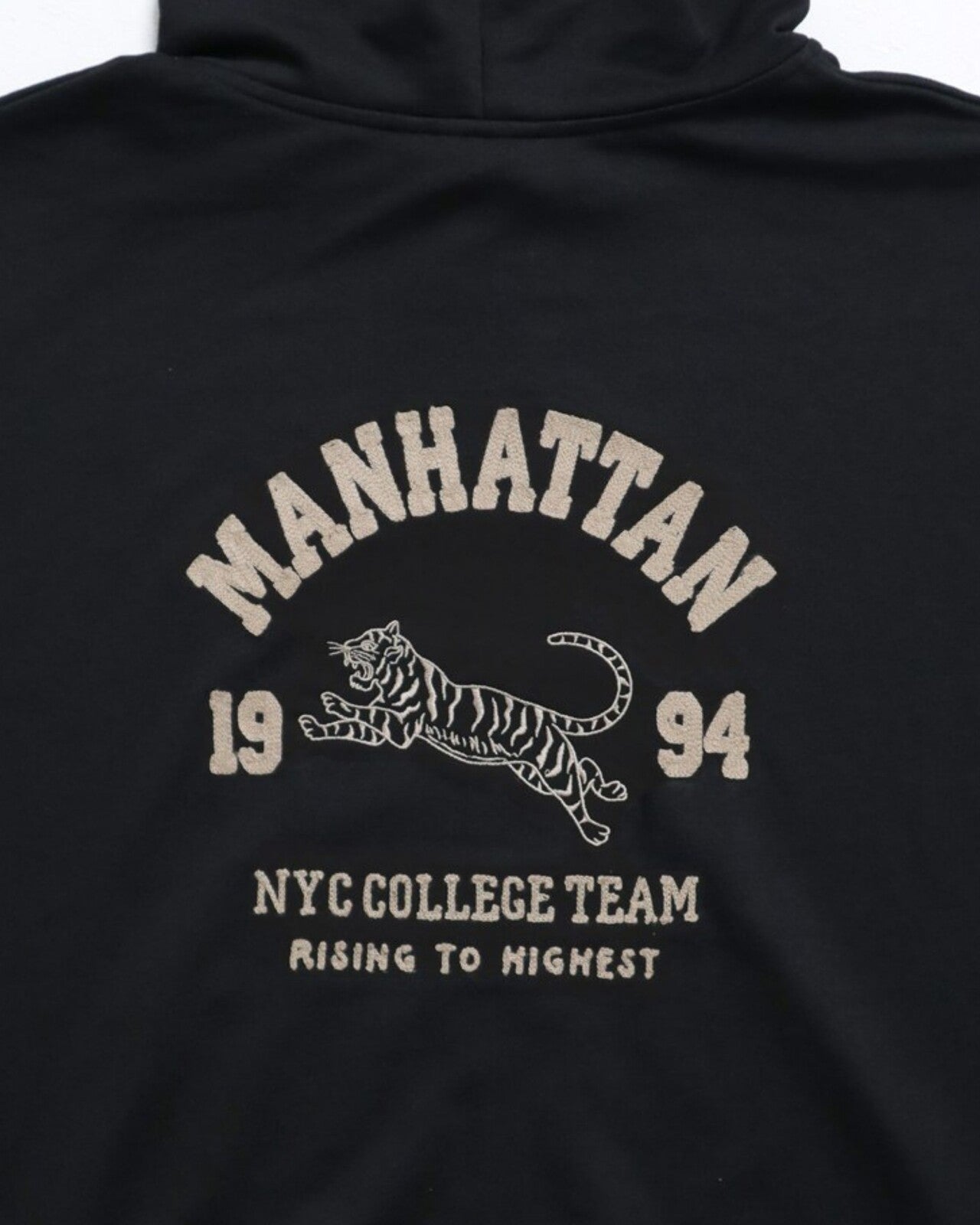 POWER TO THE PEOPLE カレッジロゴ虎ジップパーカー BLACK