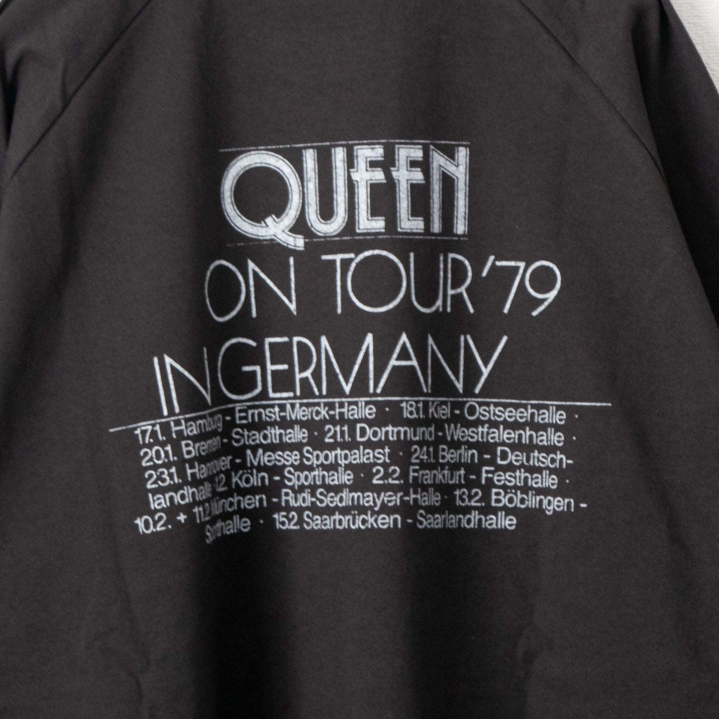 QUEEN フォトプリント ラグラン ロンT CHARCOAL