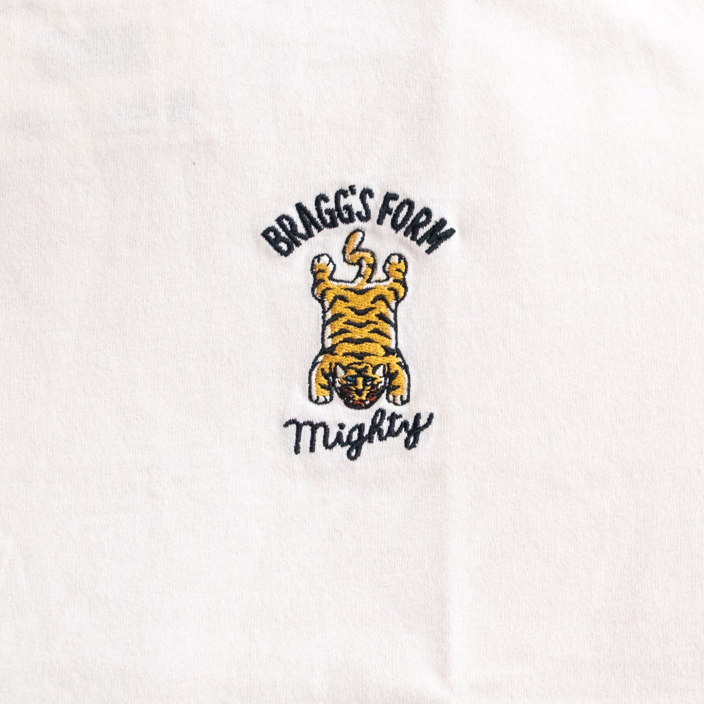 POWER TO THE PEOPLE One-Point Tiger Embroidered T-Shirt in White