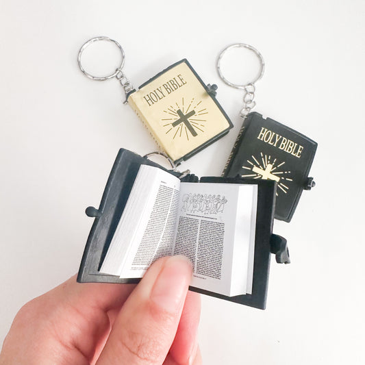 HOLY BIBLE 超小型 聖書 キーホルダー