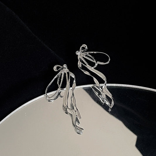 メタリック リボン ピアス SILVER