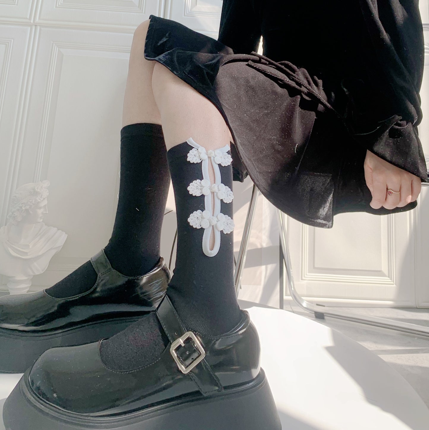 チャイナボタン 長め丈 ソックス BLACK