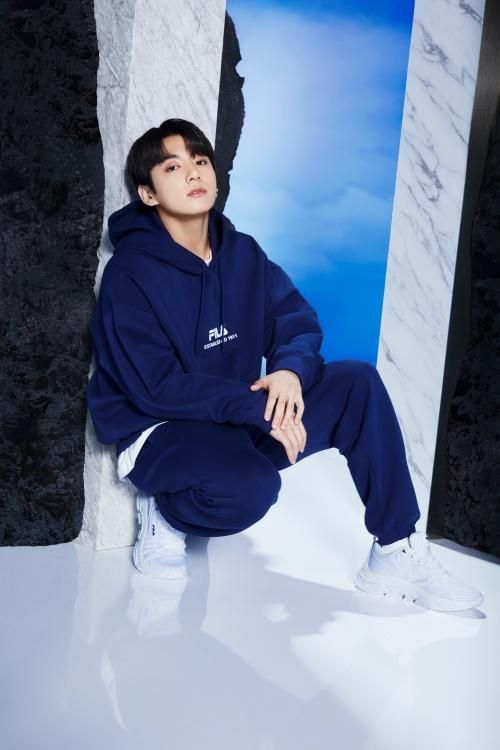 FILA【Find your Basics】BTS着用モデル スウェットパンツ NAVY ネイビー