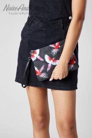 Skinnydip Parrot Clutch