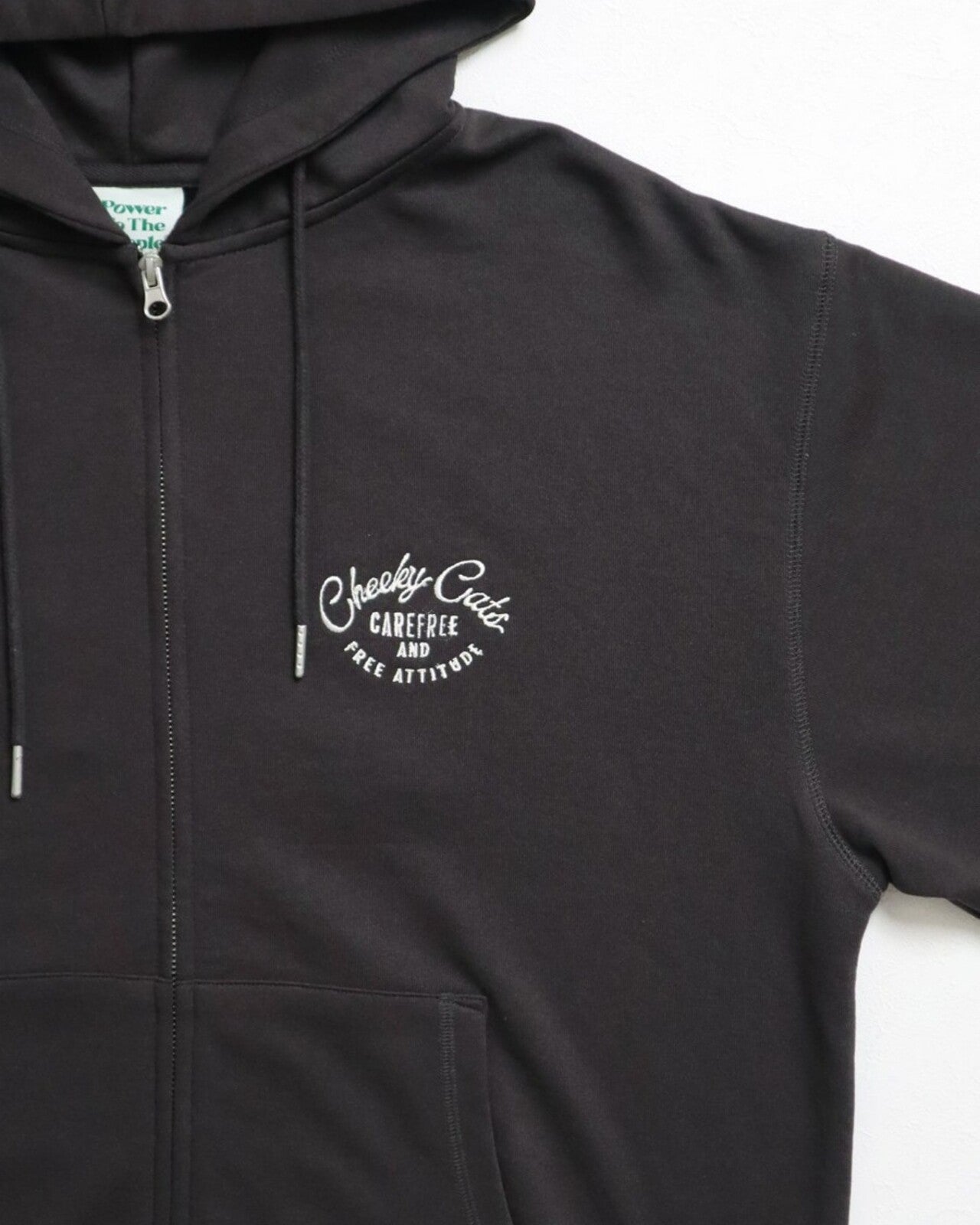 POWER TO THE PEOPLE チル猫ジップパーカー CHARCOAL