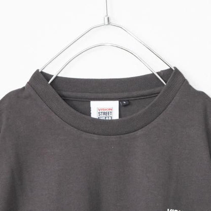 VISION STREET WEAR レトロショップイラストTシャツ CHARCOAL チャコール