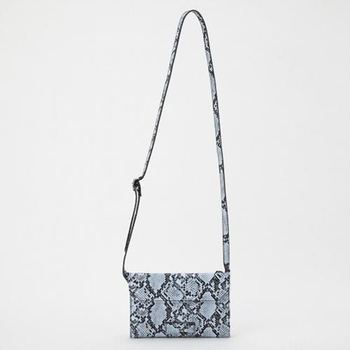 Kendall+Kylie ケンダルアンドカイリー SIENNA クロスボディバッグ Blue Gray