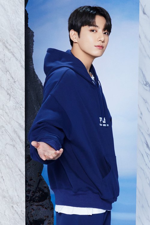 FILA [Find your Basics] BTS model hoodie, Navy