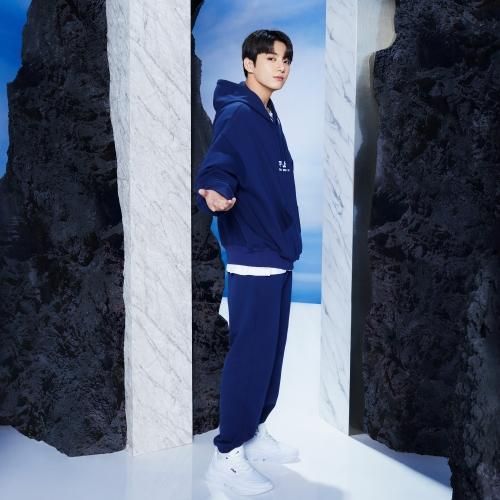 FILA【Find your Basics】BTS着用モデルパーカー NAVY ネイビー