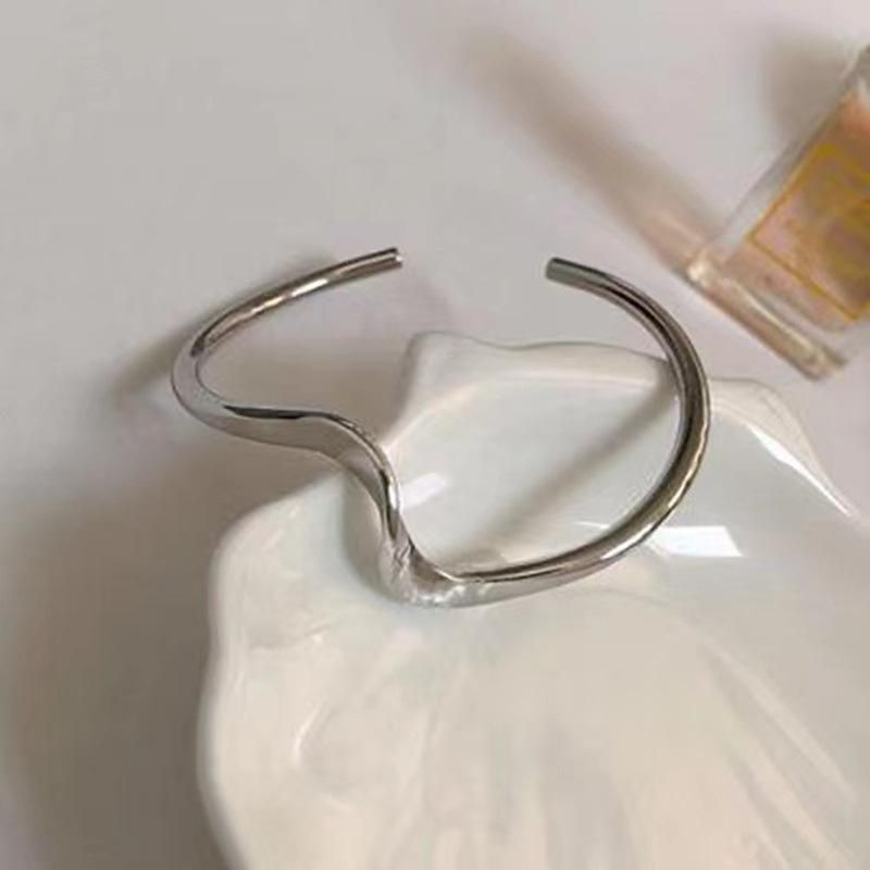 【会員限定0円】ウェーブ バングル SILVER