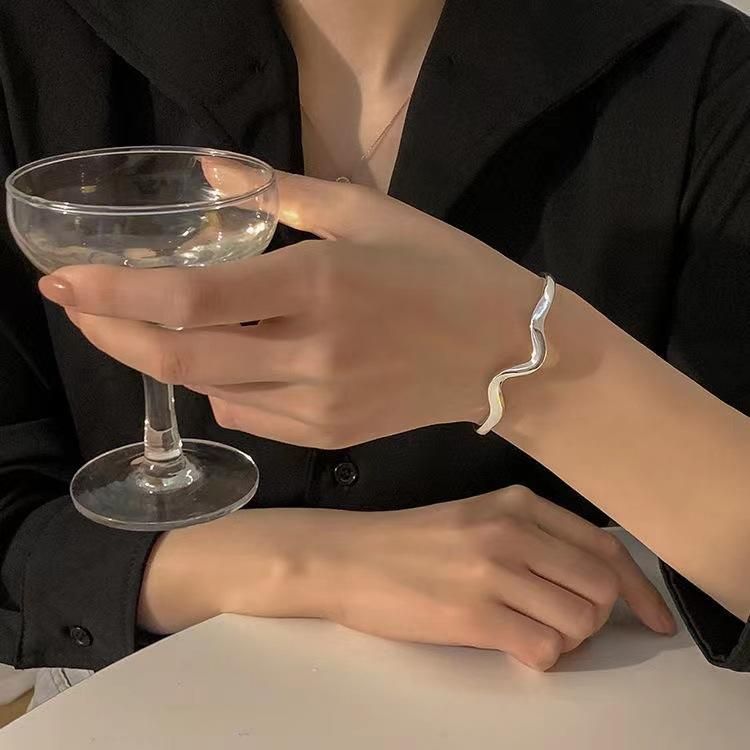 【会員限定0円】ウェーブ バングル SILVER
