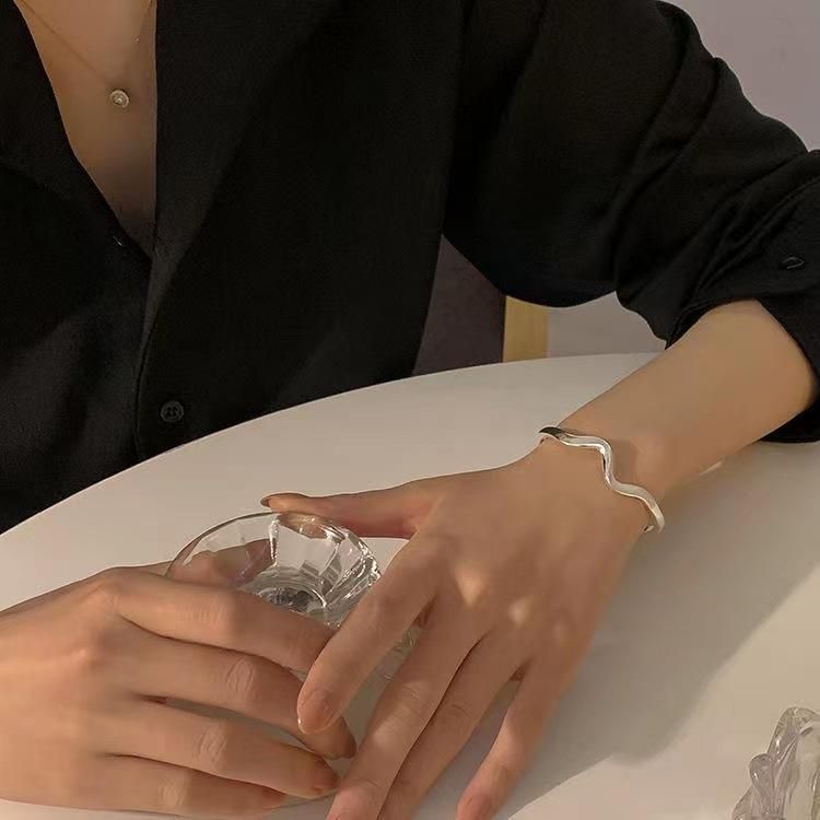 【会員限定0円】ウェーブ バングル SILVER