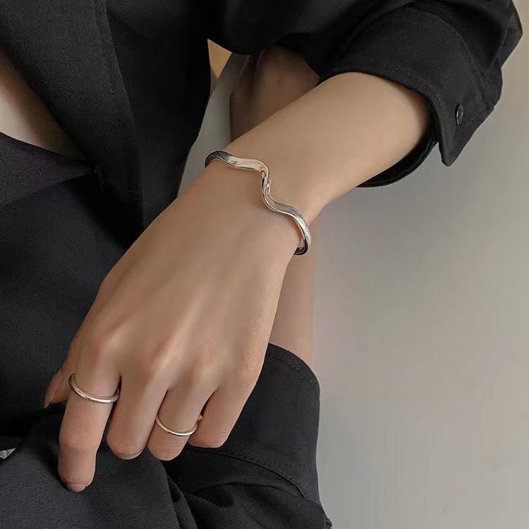 【会員限定0円】ウェーブ バングル SILVER