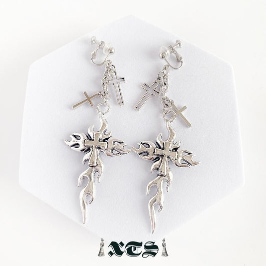 XTS ファイヤークロス Fire Cross イヤリング SILVER TS0253