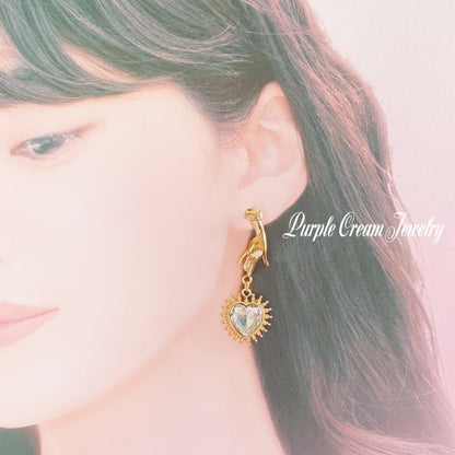 Purple Cream ハンド&ハートピアス P1113
