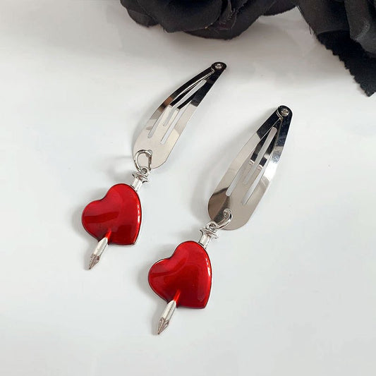 Hairpin set with charm heart knife