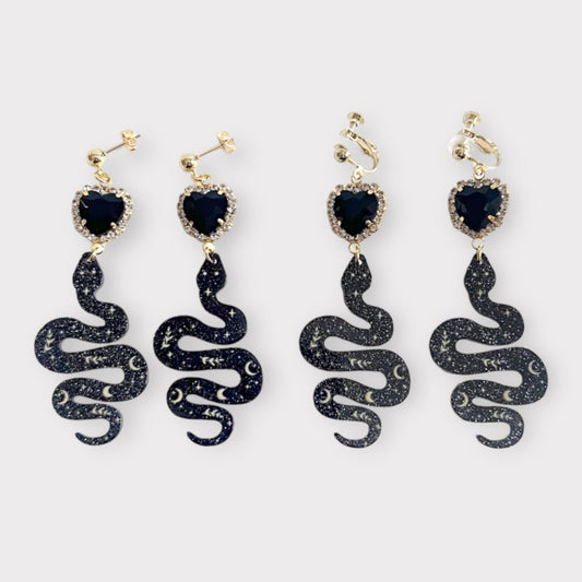 XTS Shiny Heart Snake Earrings BLACK TS0304