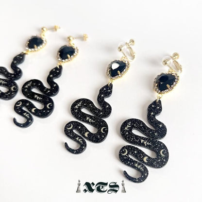 XTS Shiny Heart Snake ピアス イヤリング BLACK TS0304
