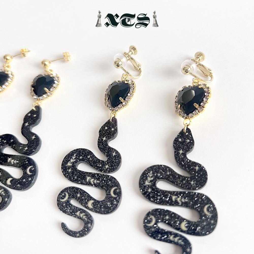 XTS Shiny Heart Snake ピアス イヤリング BLACK TS0304