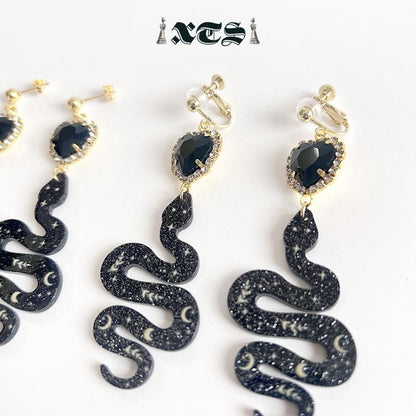 XTS Shiny Heart Snake ピアス イヤリング BLACK TS0304