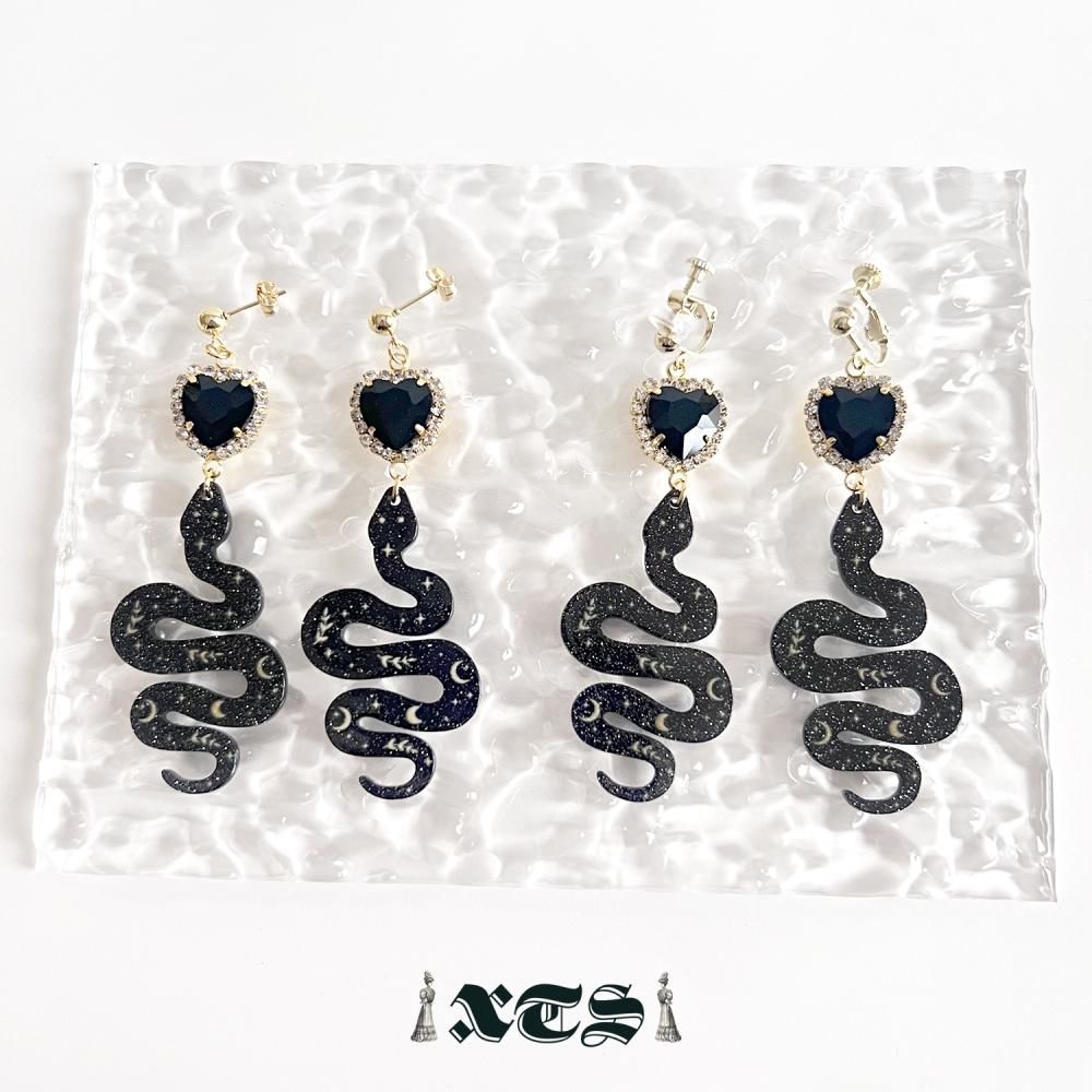 XTS Shiny Heart Snake ピアス イヤリング BLACK TS0304