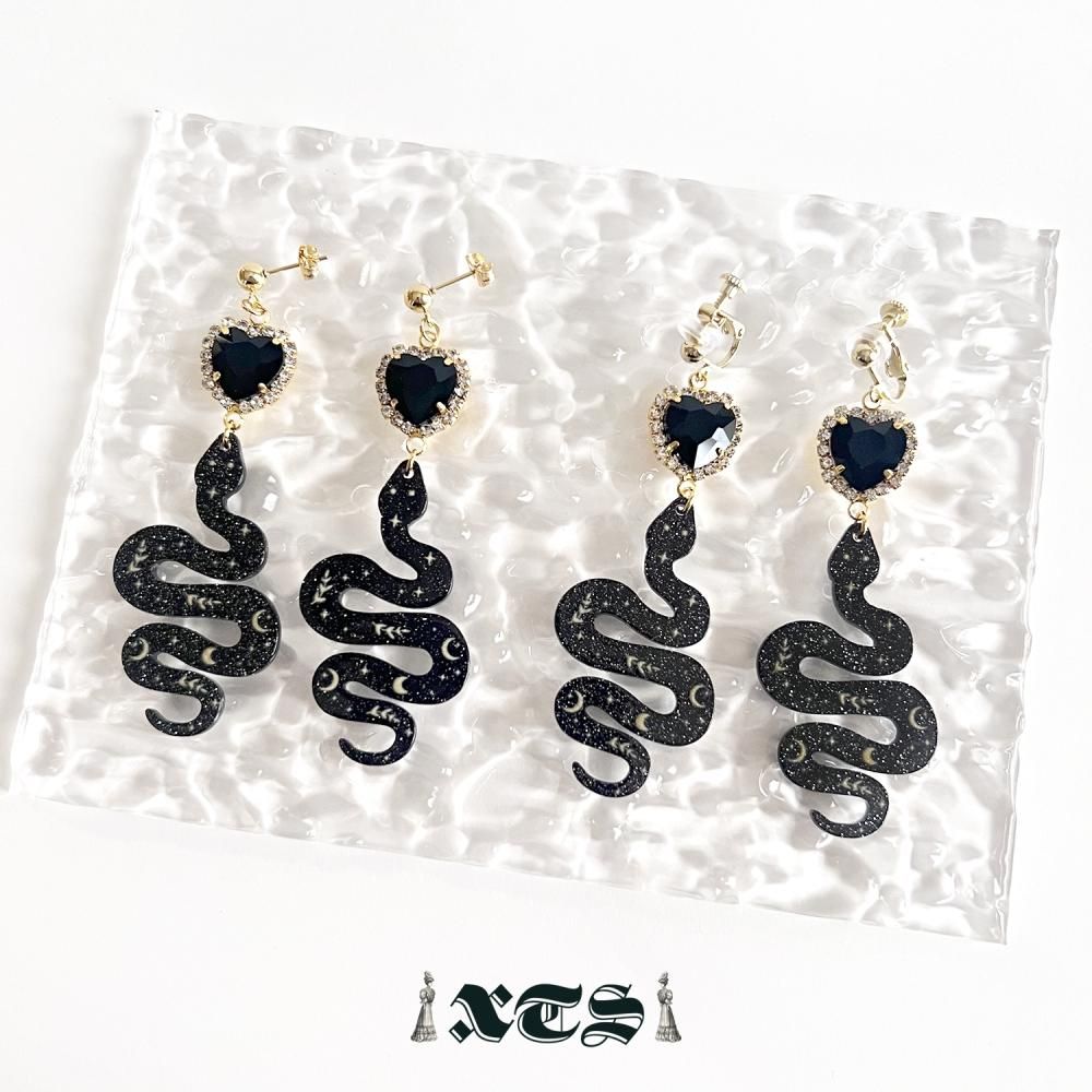 XTS Shiny Heart Snake ピアス イヤリング BLACK TS0304