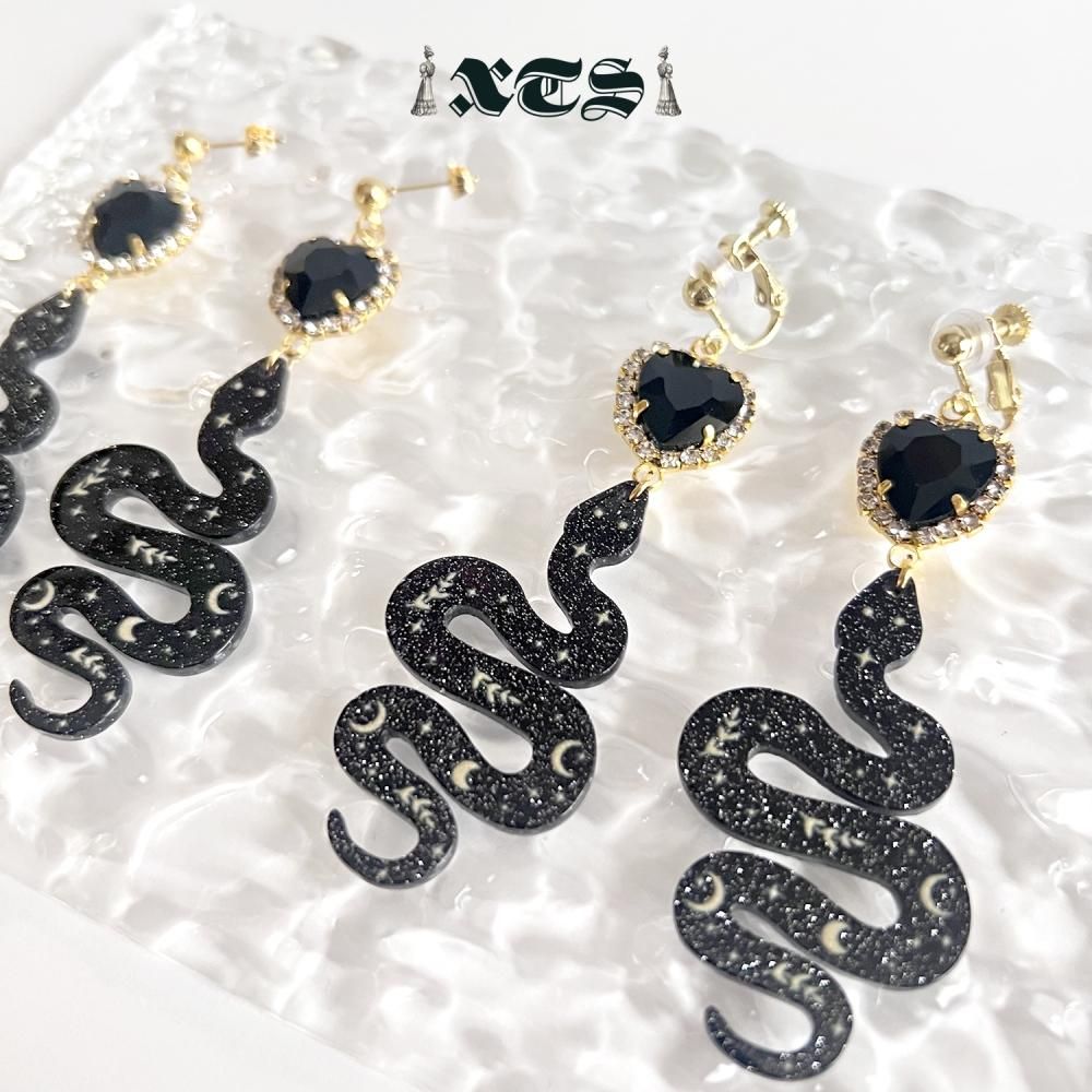 XTS Shiny Heart Snake ピアス イヤリング BLACK TS0304