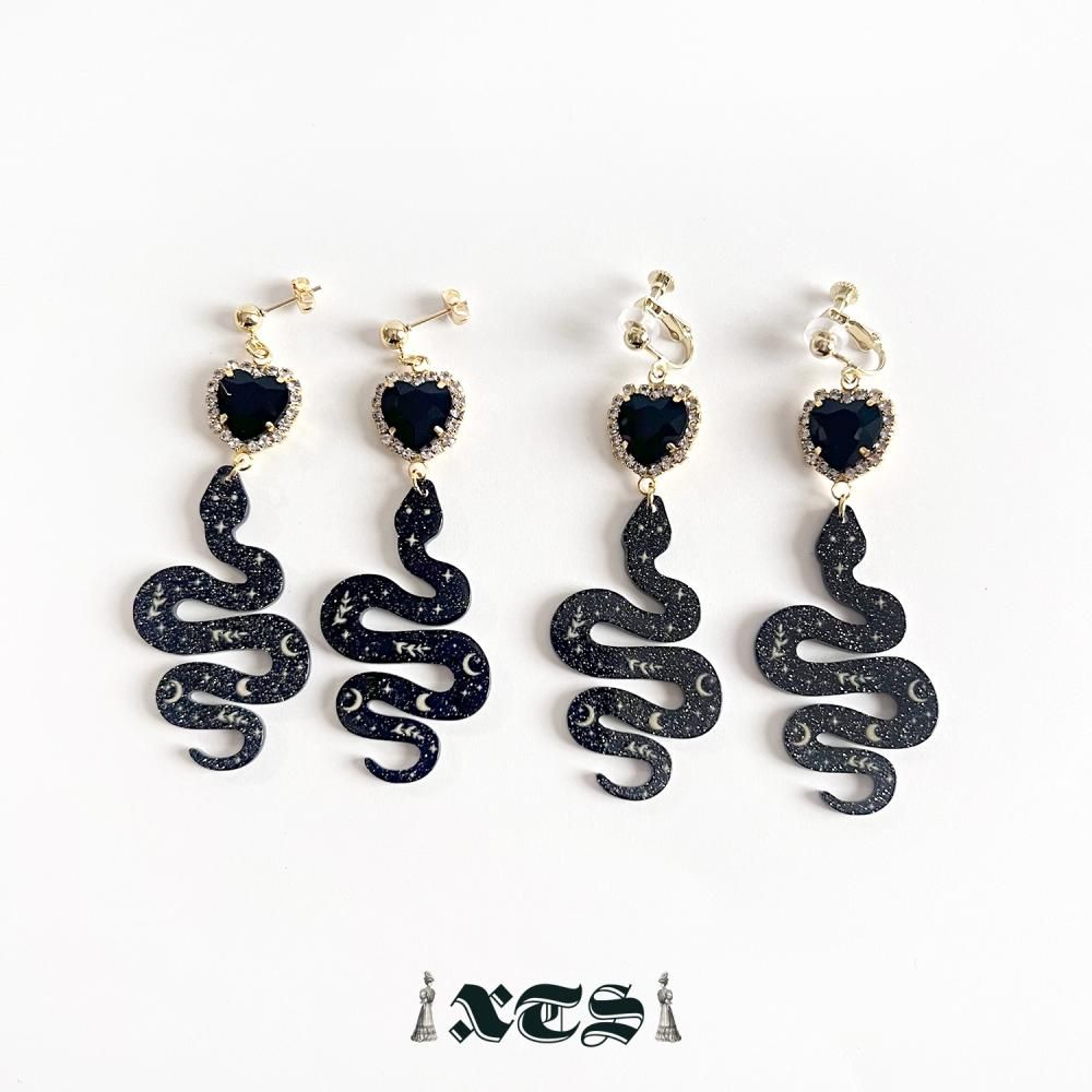 XTS Shiny Heart Snake ピアス イヤリング BLACK TS0304