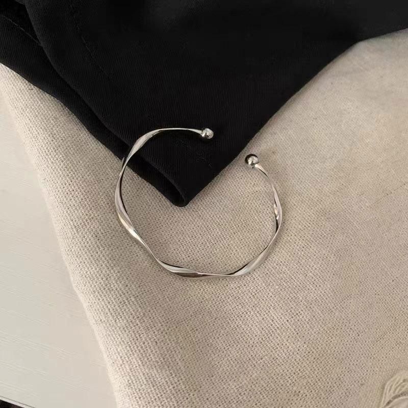 ねじれ シンプル バングル ブレスレット SILVER