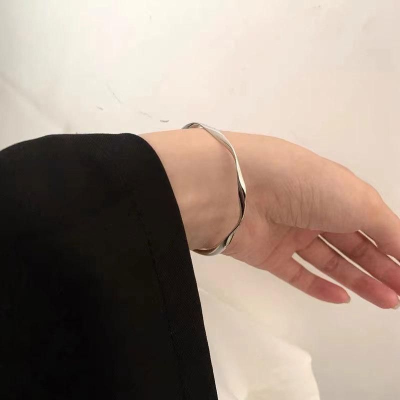 ねじれ シンプル バングル ブレスレット SILVER