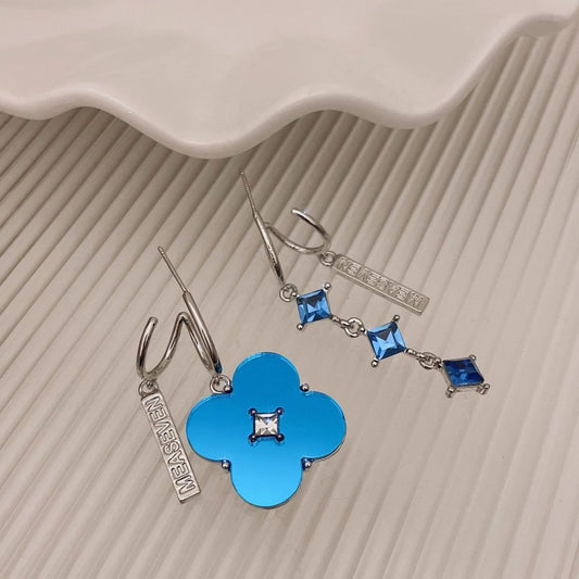 METALLIC FLOWER ASYMMETRIC EARRINGS BLUE SILVER