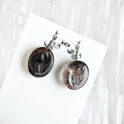 TULIP RETRO GLASS STUD EARRINGS BLACK