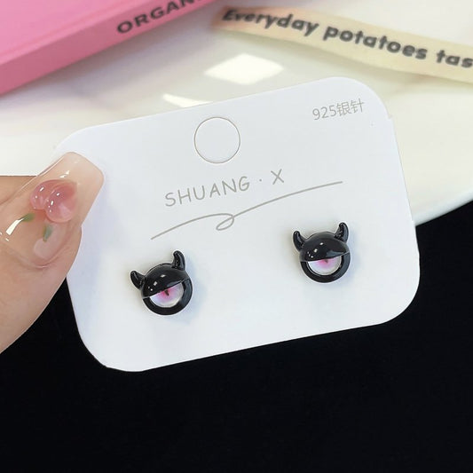 MONSTER EYES Pierced Earrings BLACK