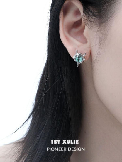 EVIL MONSTER カボション スタッドピアス オッドアイ SILVER GREEN AND BLUE