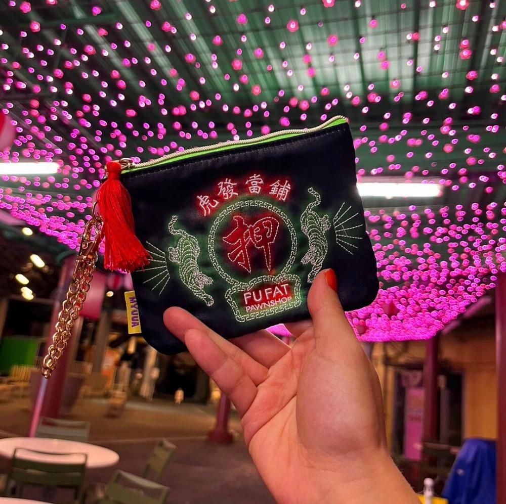 MYUUA ミューア TIGER HONG KONG TISSUE POUCH（虎）（香港　虎ネオンポーチ）