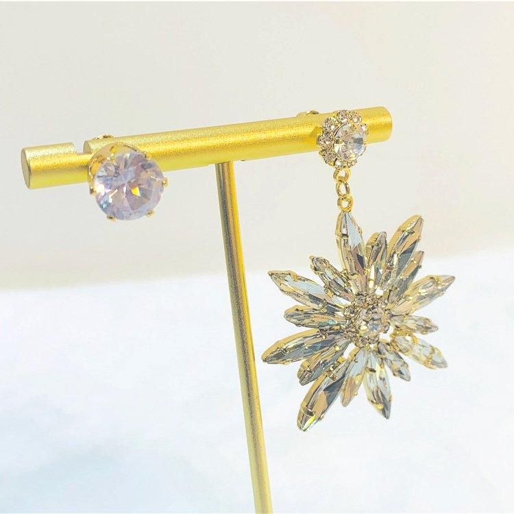 アシンメトリー BIG フラワー ピアス