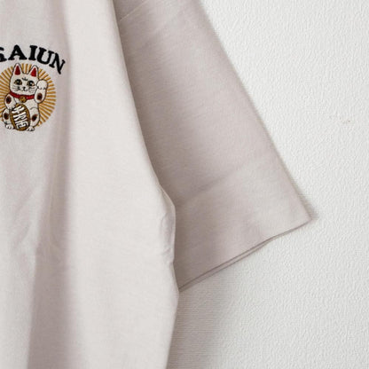 POWER TO THE PEOPLE JAPAN Series 梨地 和柄ワンポイント 刺繍 Tシャツ 招き猫 OFF WHITE