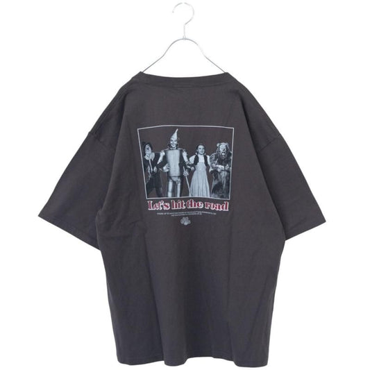 オズの魔法使 バック プリント Tシャツ CHARCOAL