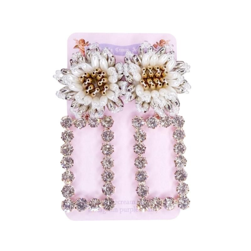 ビーズフラワー スクエアフレーム ピアス