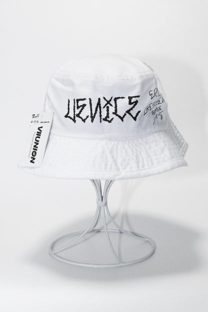7UNION × ERIC ONE PIECE EN BUCKET HAT WHITE