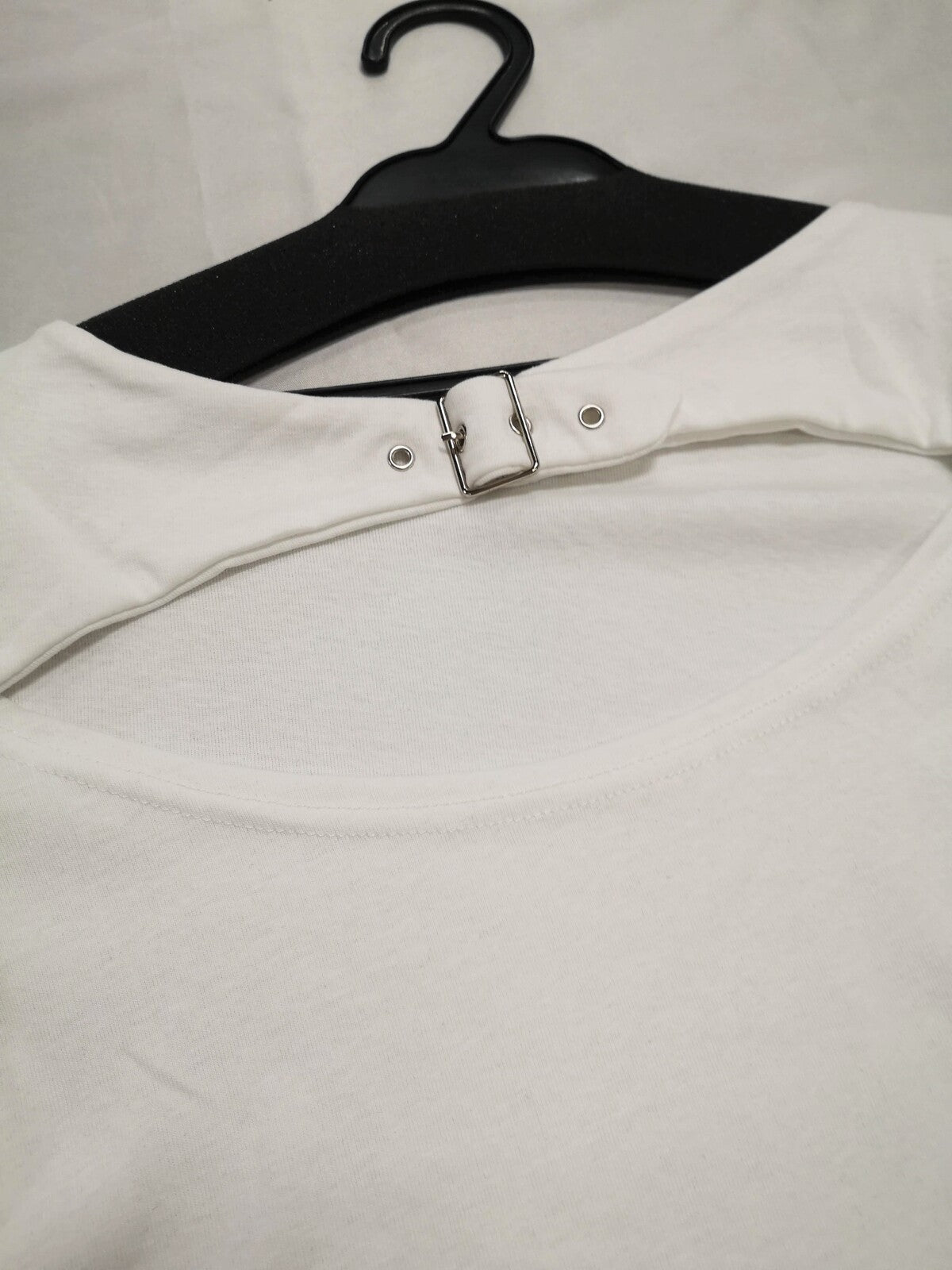 Choker -style belt tops White