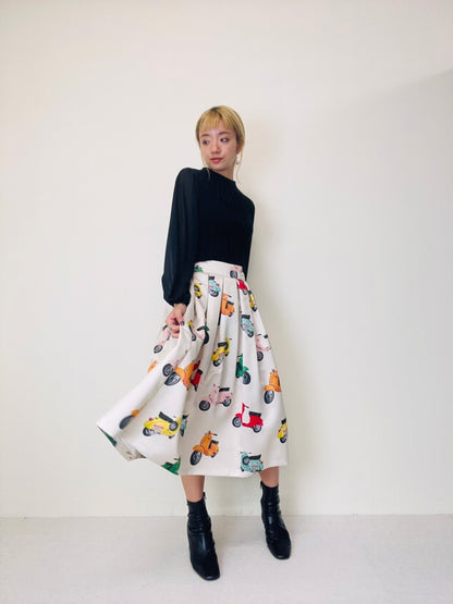 doll up oops レトロバイクプリントタックスカート