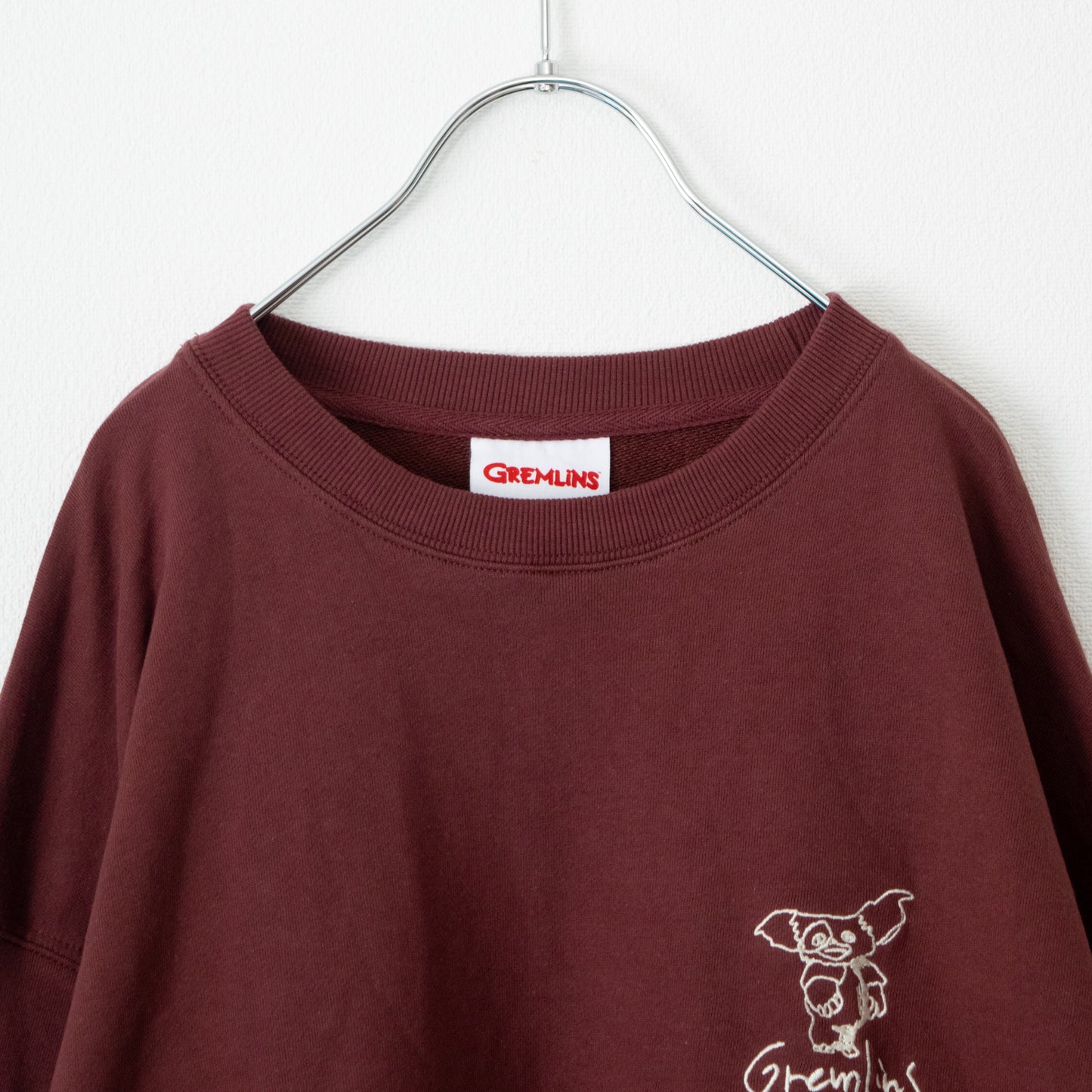GREMLINS Gizmo Doodle Embroidered Sweatshirt WINE RED