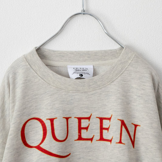 QUEEN Logo Print Sweat Top in Kinari White