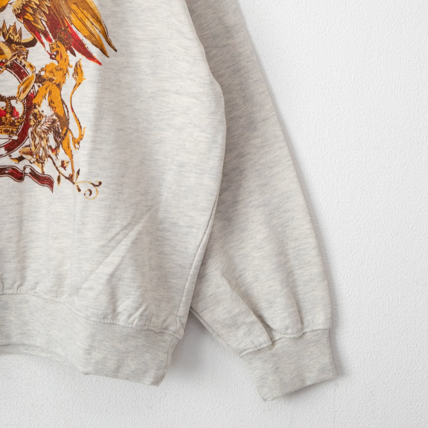 QUEEN Logo Print Sweat Top in Kinari White