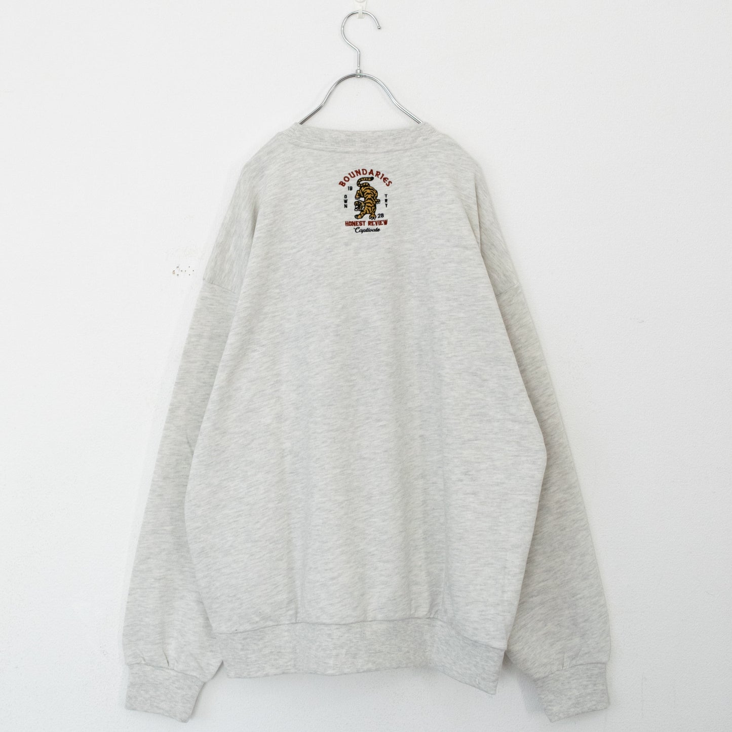 TIGER タイガー刺繍 スウェットトップ KINARI WHITE