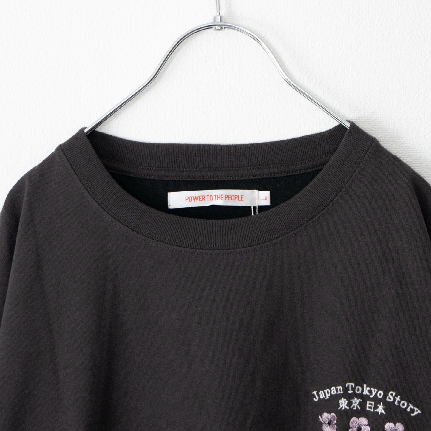 POWER TO THE PEOPLE JAPAN Series DARUMA 刺繍 半袖 Tシャツ CHARCOAL