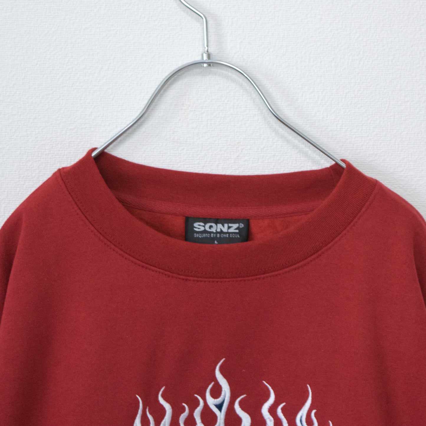 SEQUENZ FLAME THUG'S ファイヤーロゴ刺繍スウェットシャツ RED