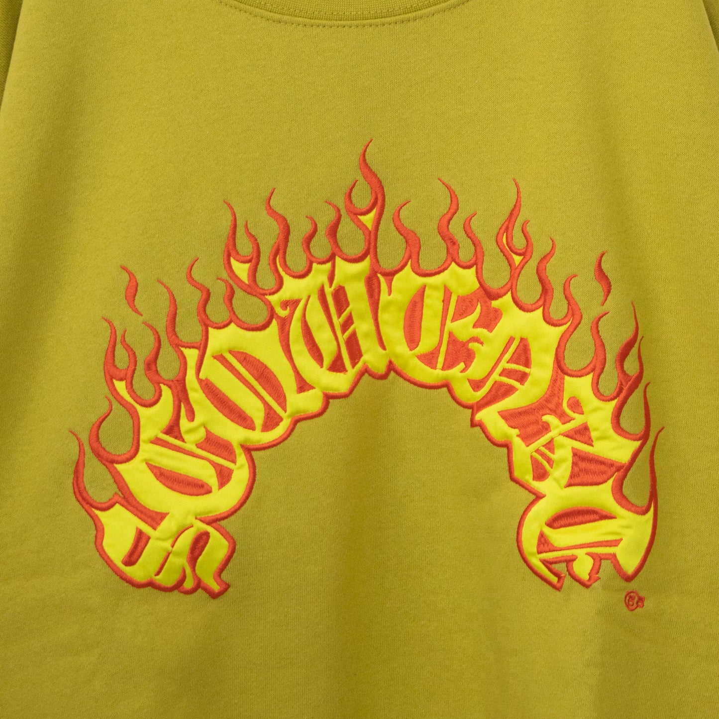 SEQUENZ FLAME THUG'S ファイヤーロゴ刺繍スウェットシャツ Mustard