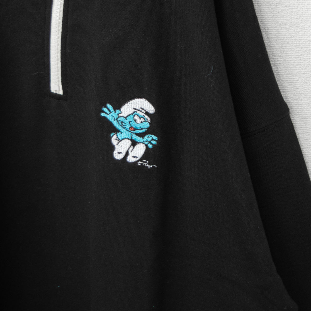 THE SMURFS Smurf character embroidery half zip sweat top BLACK